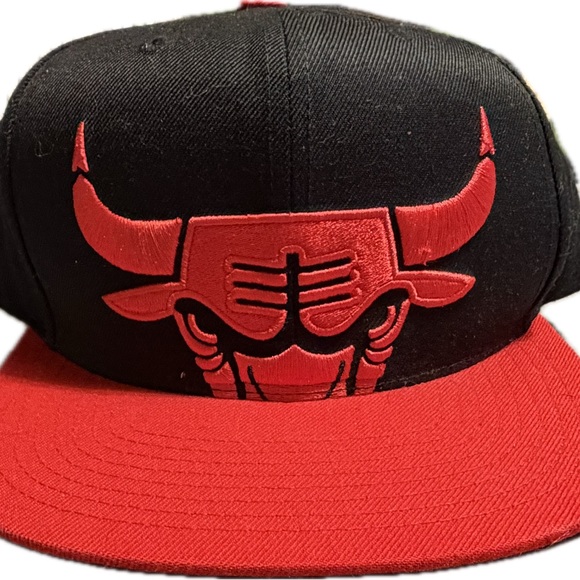 Nostalgia Other - Mitchell & Ness Chicago Bulls Hat Black & Red Cap new adjustable snap